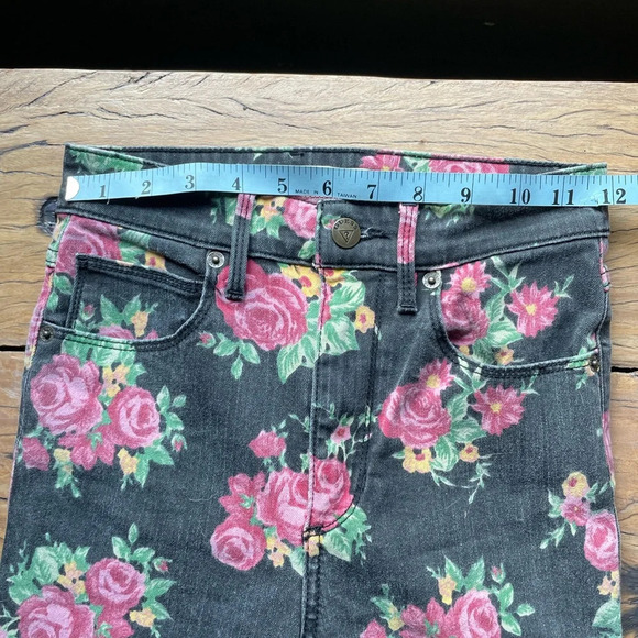 Guess Jeans 1981 3 Zip Crop Vintage Black Floral Roses Size 24 80s Y2K - Picture 4 of 15